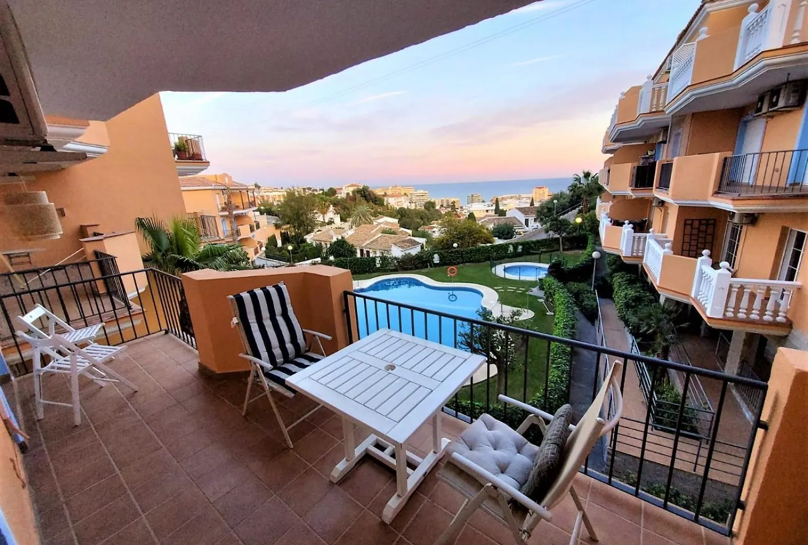 Sunny Holiday Apartment Lovely 2 Bedroom With Pool Fuengirola
