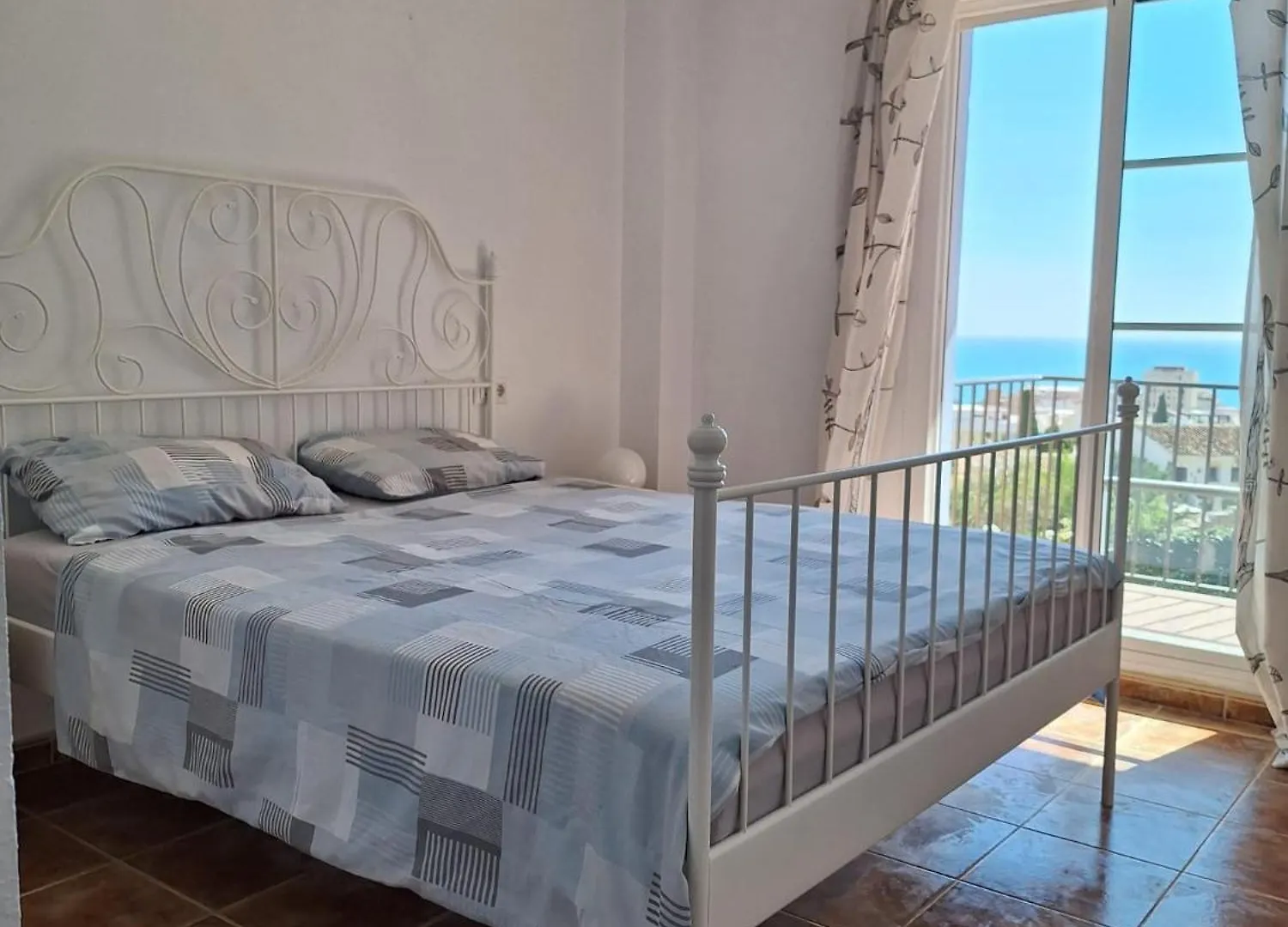 Sunny Holiday Apartment Lovely 2 Bedroom With Pool Fuengirola Spain